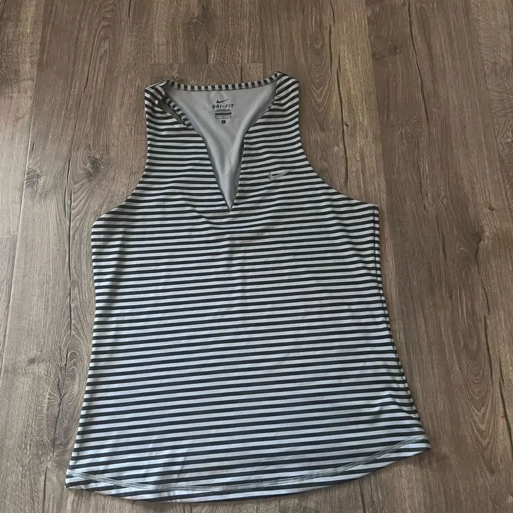 Nike Dr-Fit Stripe V Neck Athletic Top Size Large